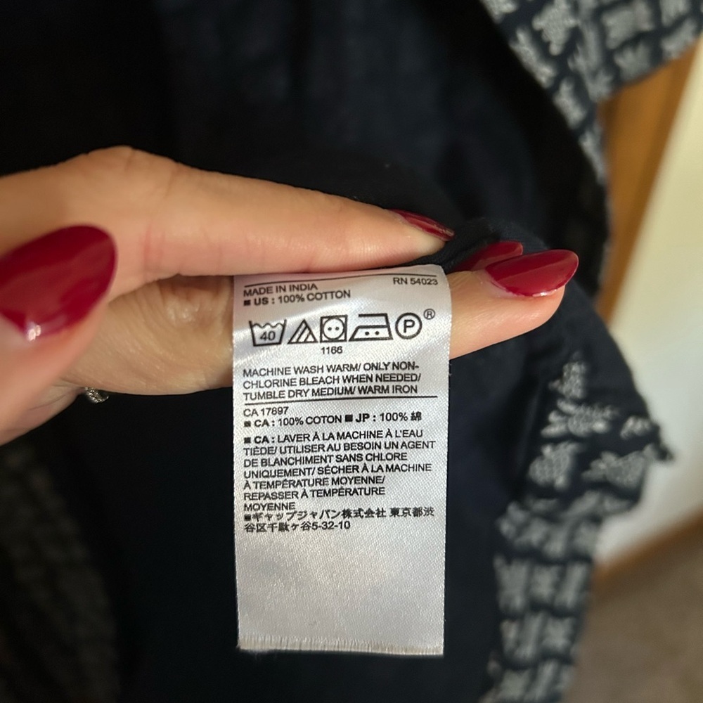 Banana Republic Navy and White Turtle Print Shirt - Picture 4 of 4